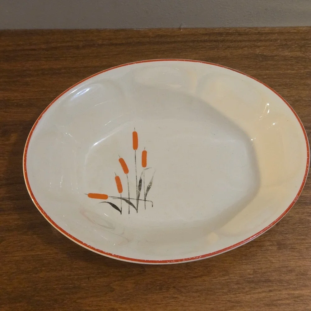 Universal Cambridge Cattail Ivory Pottery Oval Bowl and Dinner Plate Set USA